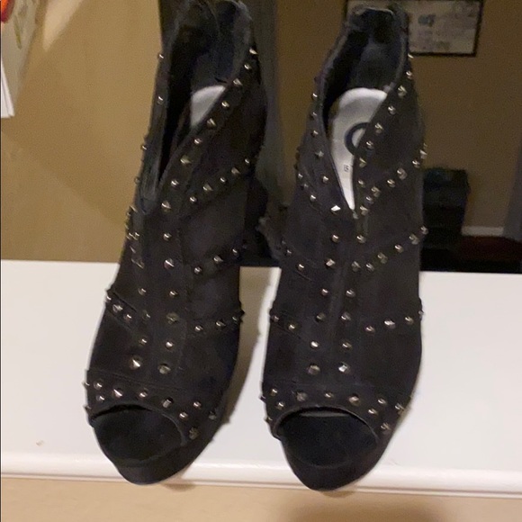 Guess heals - Picture 2 of 3